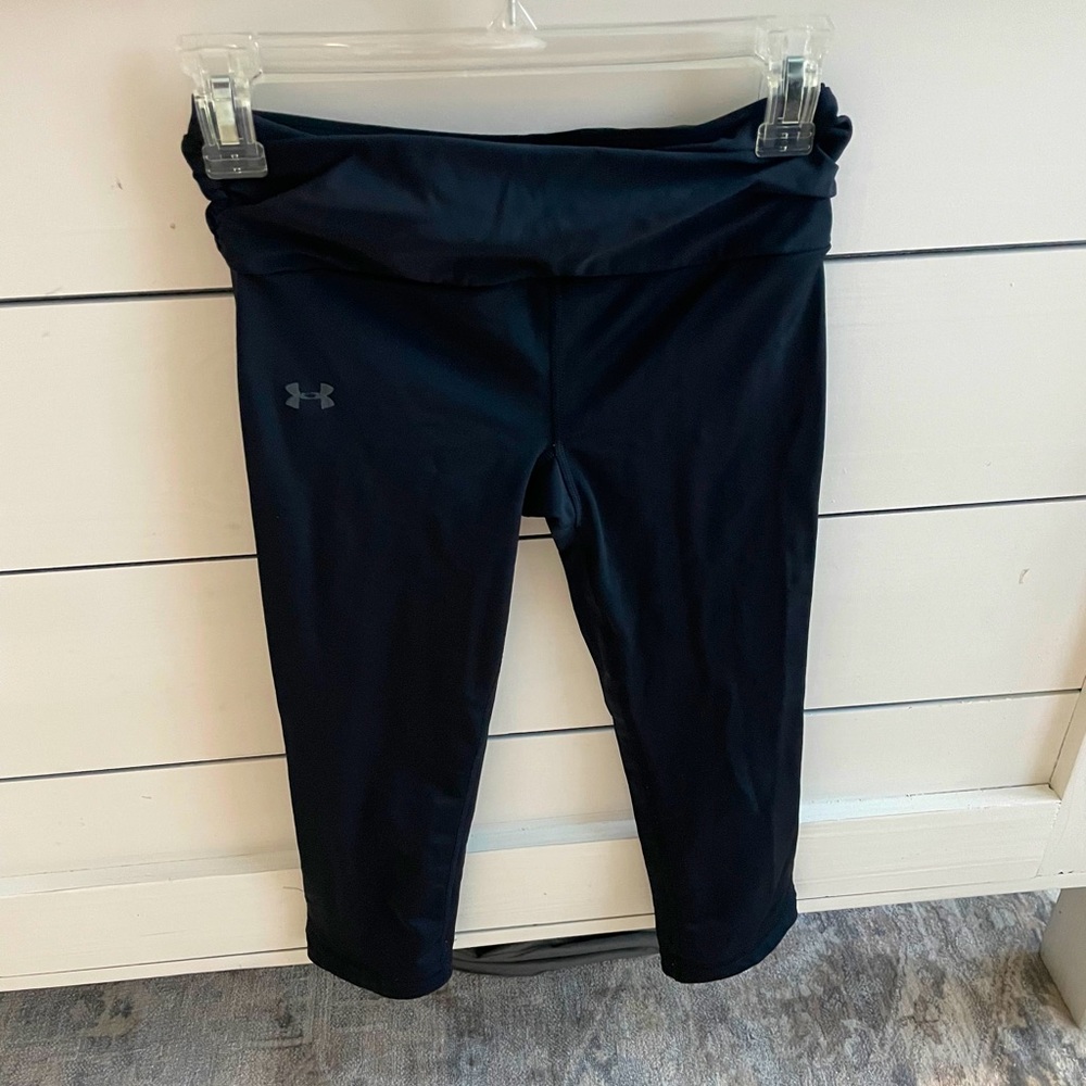Black Under Armour cropped leggings